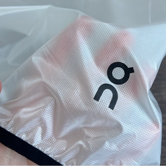 On Running Zero Jacket - windproof water resistant running/hiking jacket Small - Picture 8 of 10